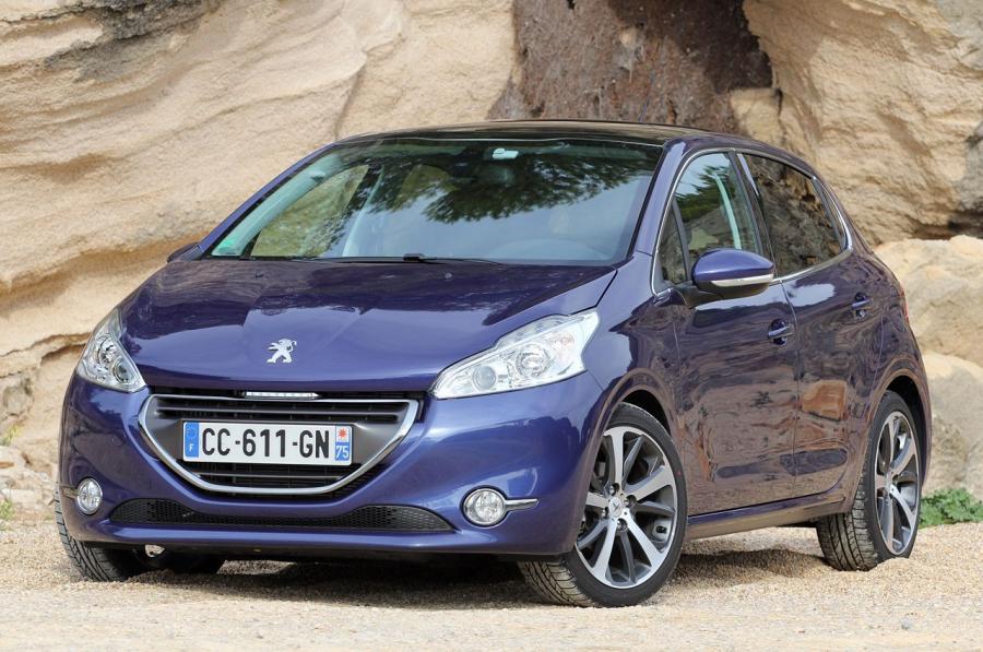  Peugeot 208 5-Door 2012 года  (фото 41 из 73)